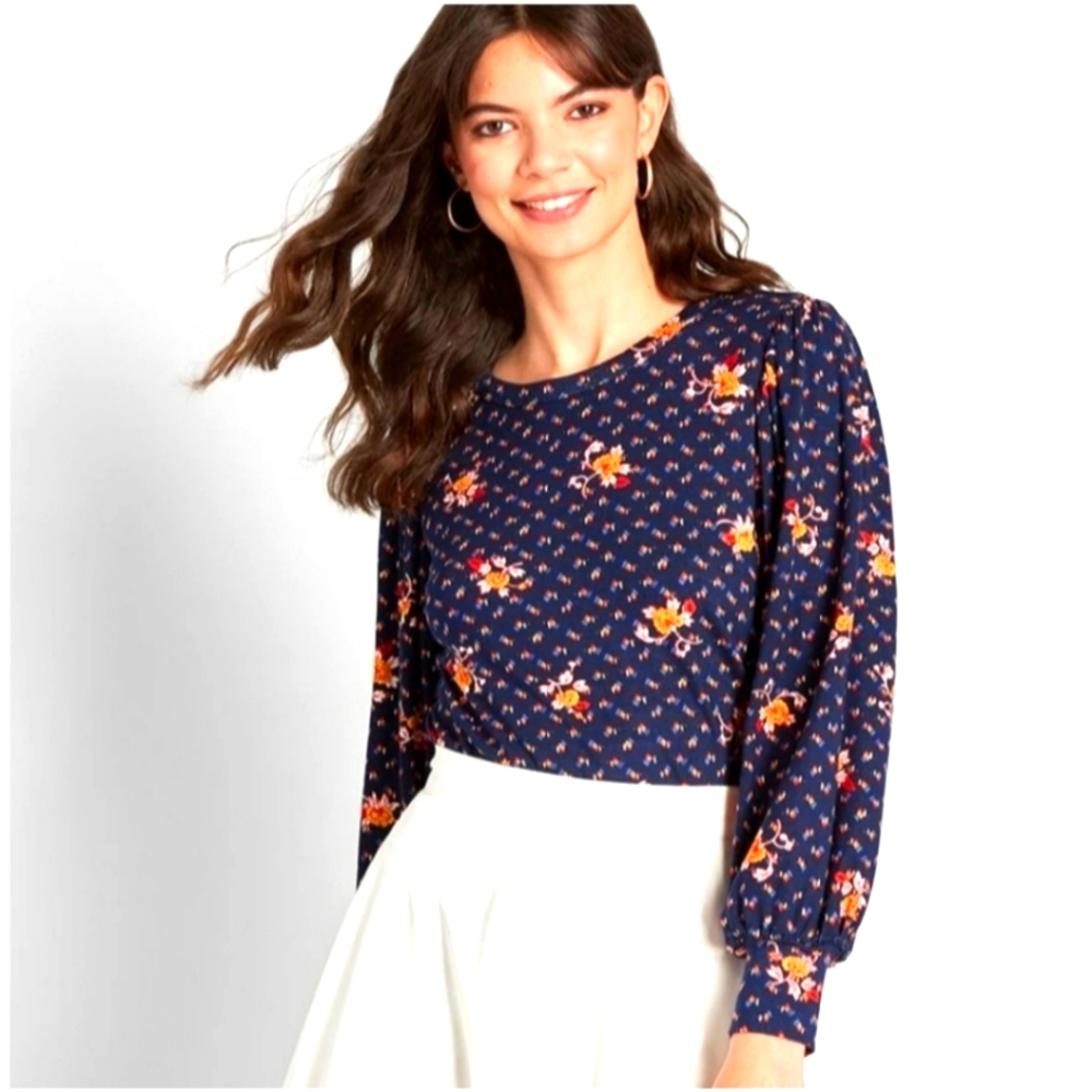NWT Modcloth Fancy Flower T-shirt Fabric Blouse